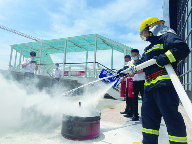 半升洞临时客运站组织开展消防安全应急演练