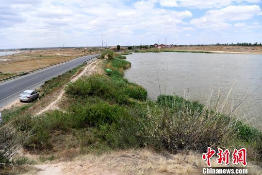 被水浸泡、遭工地包围 陕西定边明长城保护陷窘境