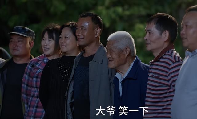 论植入，谁有《县委大院》这么肆无忌惮？遍地广告却没人反感